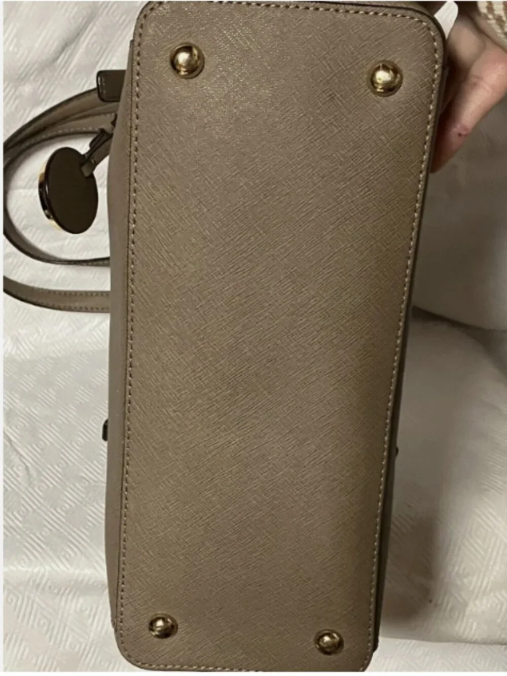 MICHAEL KORS JET SET TOP ZIP SAFFIANO LEATHER SHOULDER BAG DARK BEIGE OR TAUPE